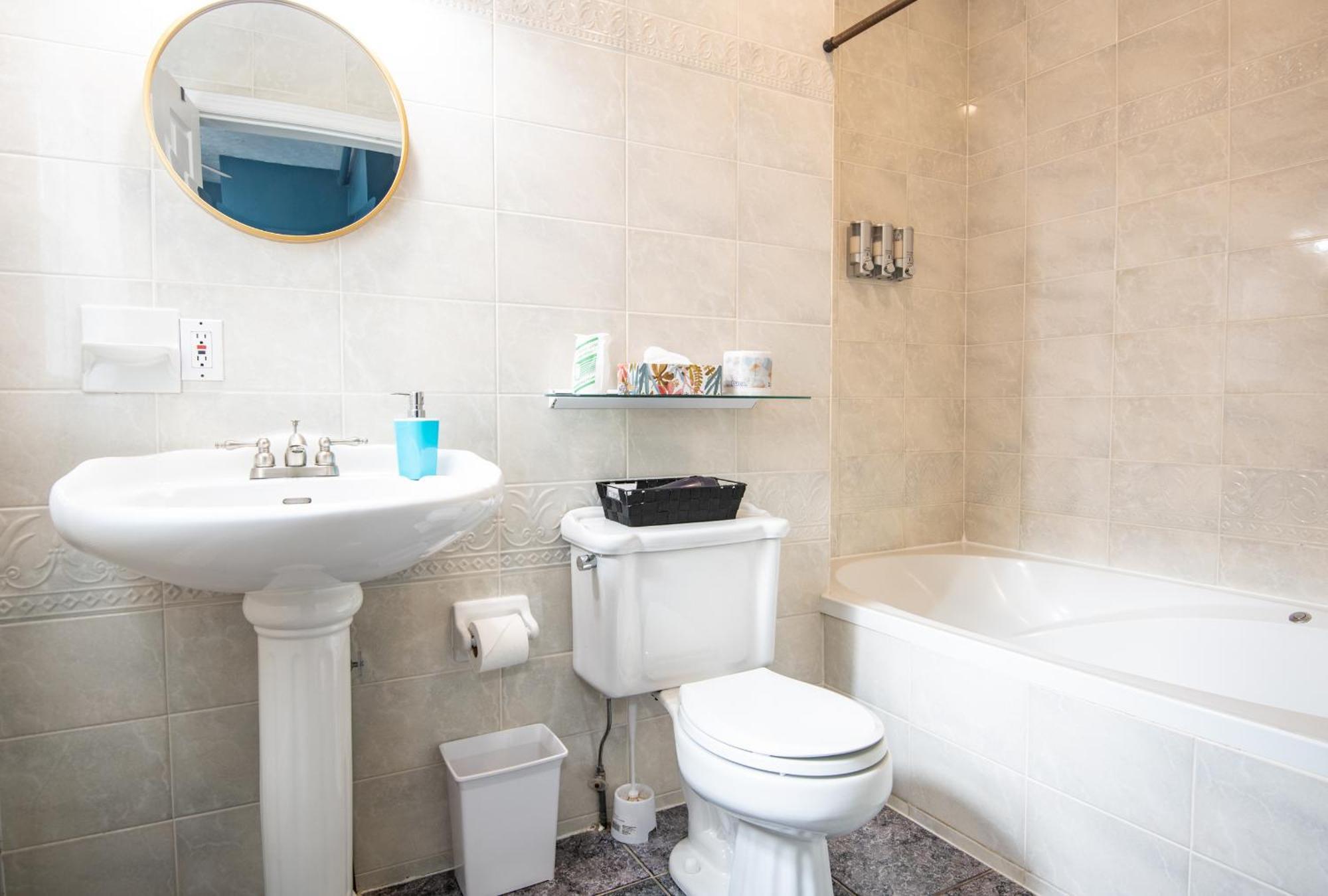 Prince Street Suites Шарлъттаун Стая снимка